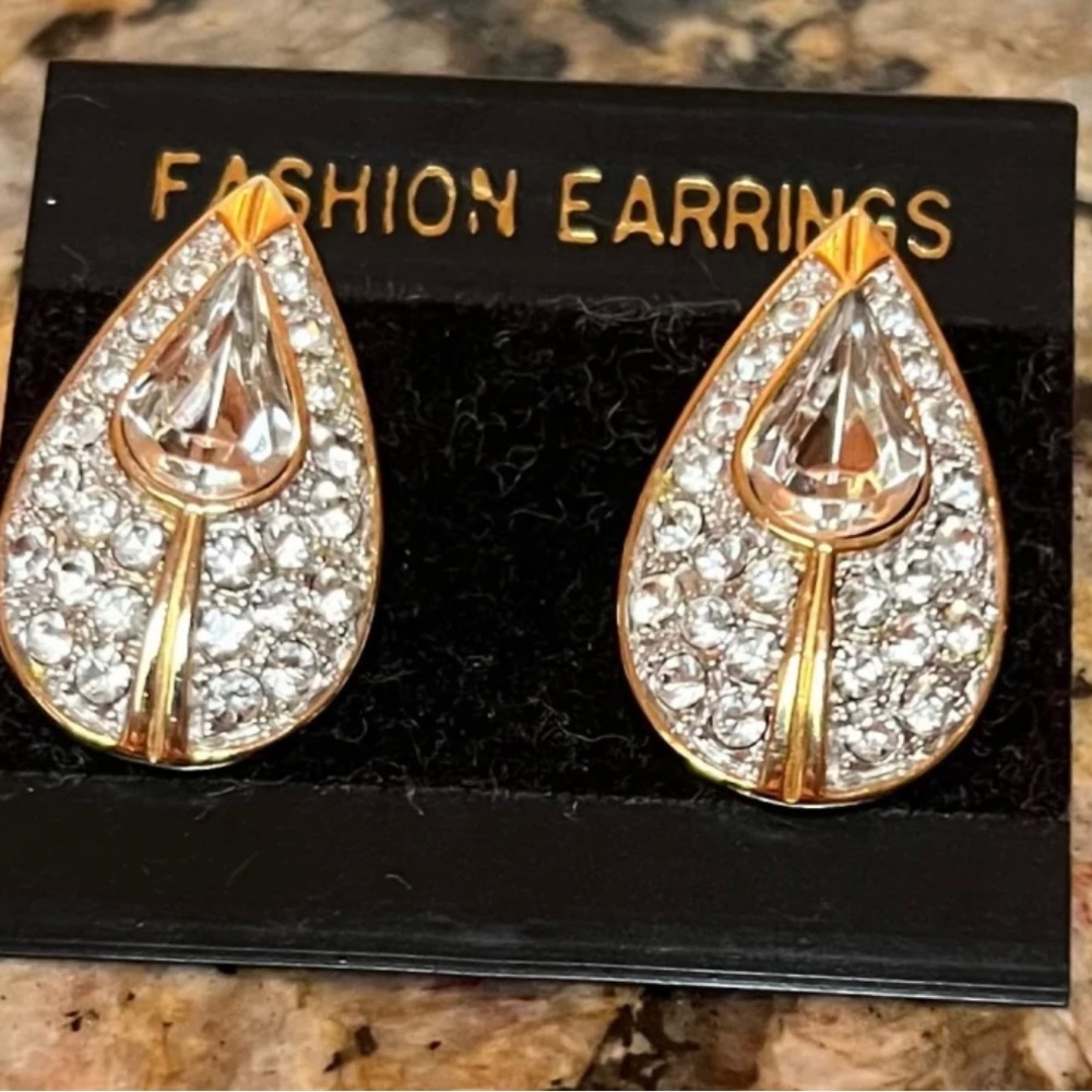 Teardrop earrings
